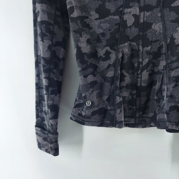 Lululemon sweatshirt women size 4 black camo - Picture 8 of 9